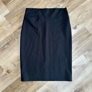 Hybrid & company Black Pencil Skirt - Sleek Workwear